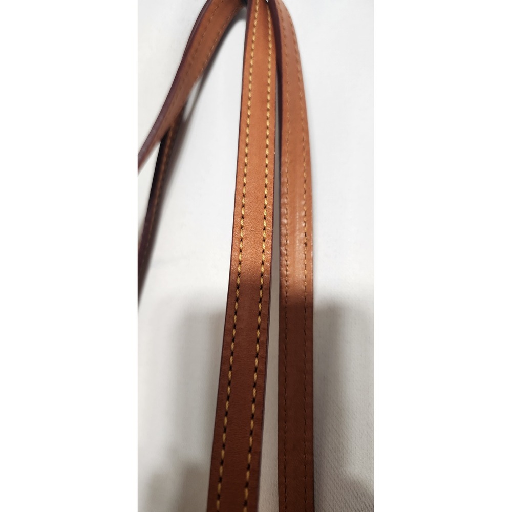 Dooney & Bourke White Pebbled Leather Barrel Bag Tan Trim Duck Charm - Picture 11 of 12